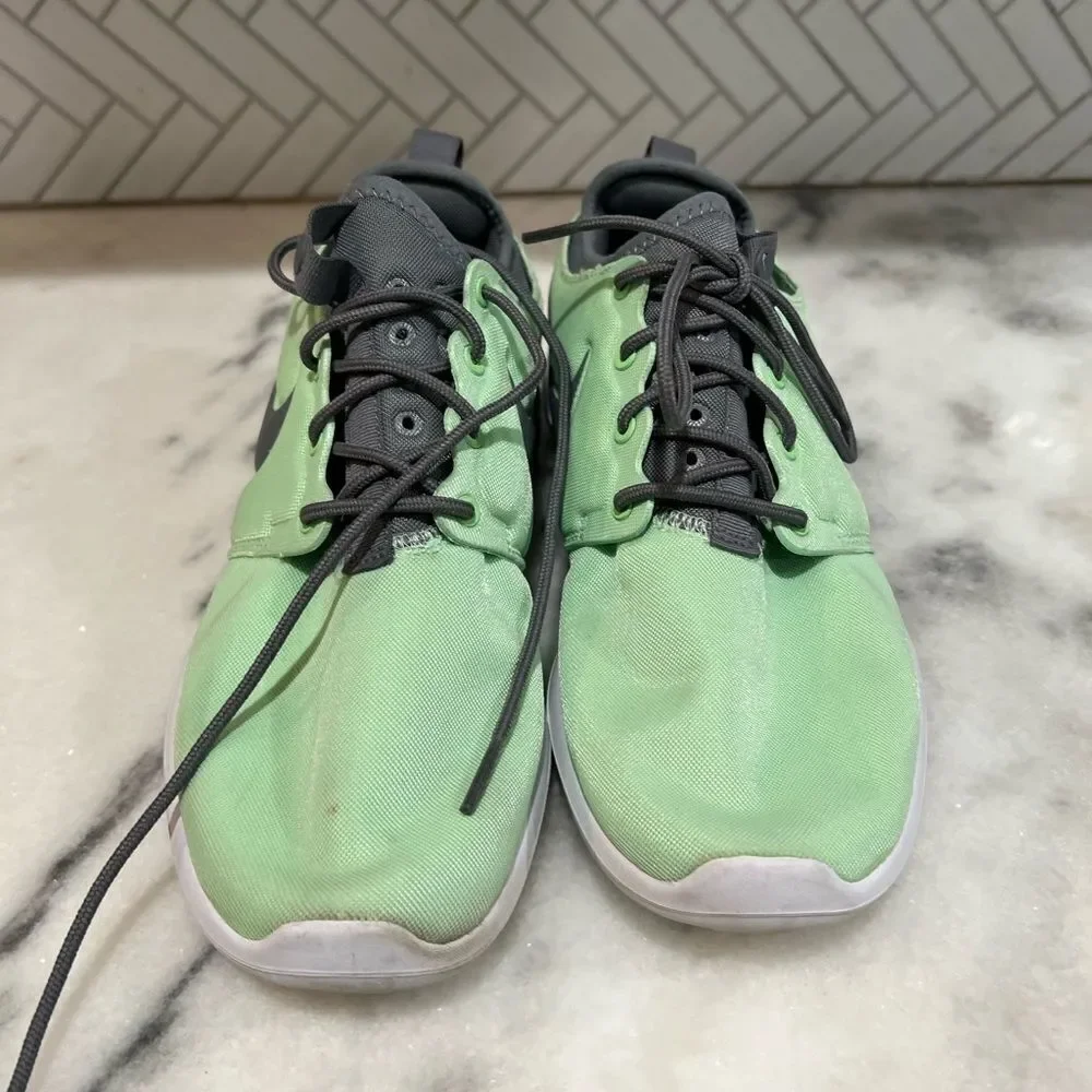 Nike Roshe Two Running Shoes Fresh Mint Green Women's Size 9 (844931-303)